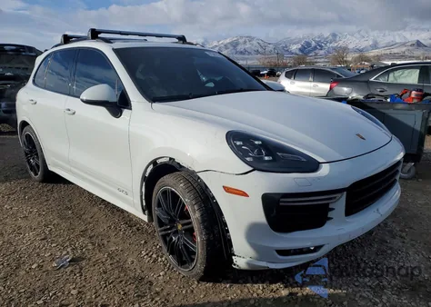 2017 Porsche Cayenne Gts z USA, uszkodzony, nr VIN WP1AD2A29HLA80217